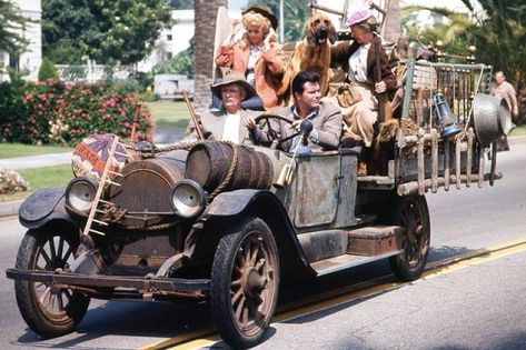 The Clampett Family Truck Max Baer Jr, Max Baer, Donna Douglas, Buddy Ebsen, Beverly Hillbillies, The Beverly Hillbillies, Tv Cars, Old Tv Shows, Vintage Tv