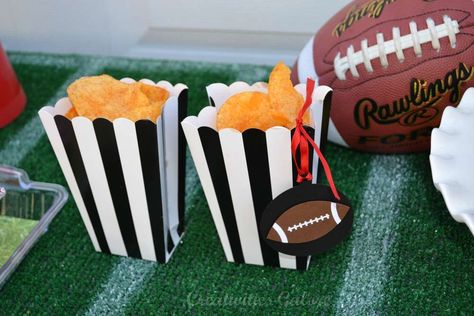 Football Party | CatchMyParty.com Caramel Corn Recipes, Marshmallow Popcorn, Popcorn Recipes Caramel, Football Party Foods, Salty Popcorn, Baked Caramel, Air Popped Popcorn, Popcorn Recipe, Popcorn Party