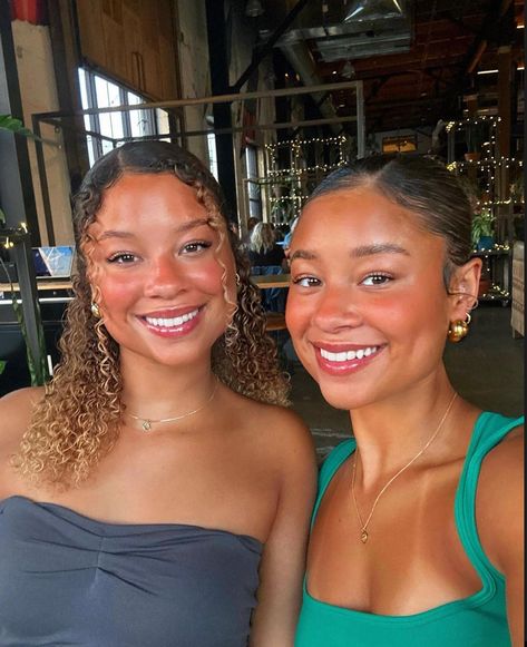 lexielearmann Learmann Twins, Light Brown Skin, Instagram Lifestyle, Lifestyle Health, Beauty Inspo, Pretty Faces, Glowy Skin, Clean Girl, Light Skin