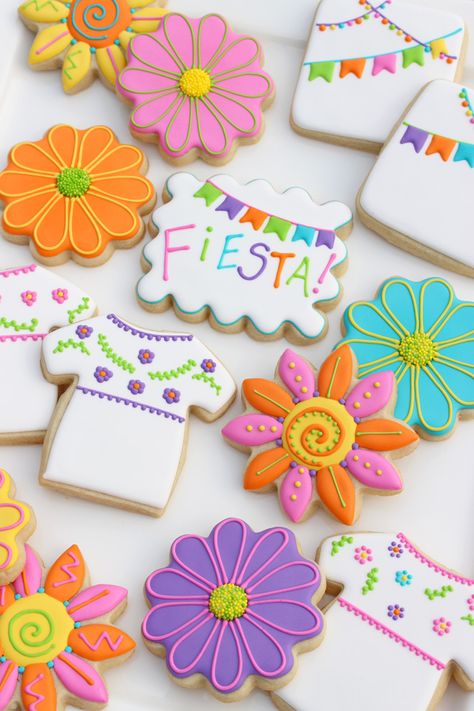 Mexico Cookies, Fiesta Cookies, Mexican Cookies, Encanto Birthday, Flower Sugar Cookies, Lime Cookies, Mexican Birthday, Mexican Party Theme, Iced Sugar Cookies