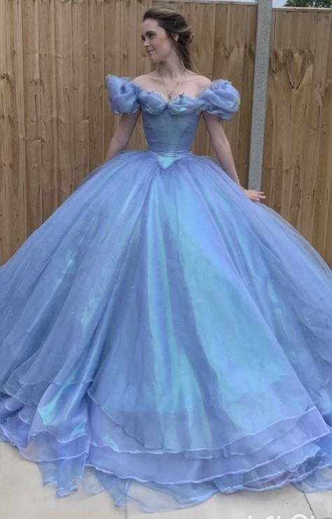 Disney Dress Up Ideas, Elegant Quince Dresses, Disney Princess Inspired Dresses, Cinderella Prom Dress, Dress Up Ideas, Disney Dress Up, Vintage Ball Gowns, Disney Dress, Pretty Quinceanera Dresses