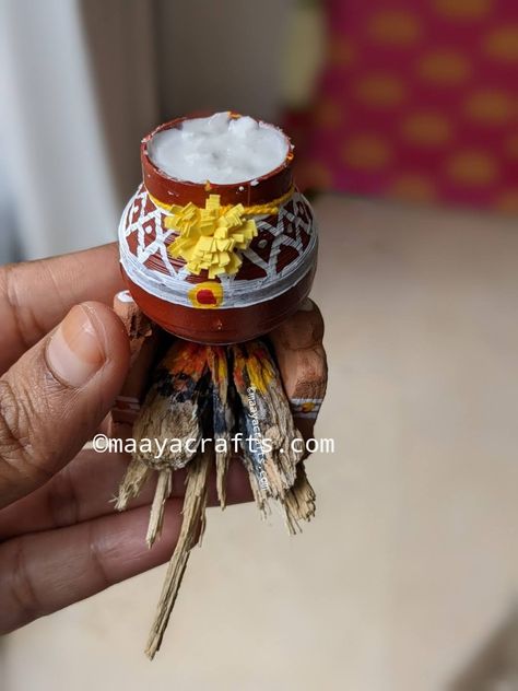 Golu Craft Ideas, Sankranti Decoration, Diy Golu Dolls, Pongal Pot, Bommala Koluvu, Golu Dolls, Quilling Dolls, Janmashtami Decoration, Creative Wedding Gifts