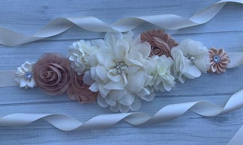 Mom To Be Sash, Maternity Belt Sash, Lavender Baby Showers, Gold Hair Bow, Baby Shower Boho, Baby Shower Sash, Wedding Dog Collar, Boy Baby Shower Ideas, Maternity Sash