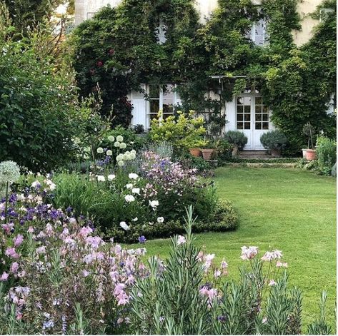 My French Country Home, French Country Home, Country Gardens, Beautiful Yards, English Cottage Garden, English Country Gardens, Rural Life, French Country House, Gorgeous Gardens