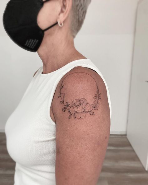 L E N A 🌙 on Instagram: “🤍 #flowercircle #shouldertattoo #circleofflowers #flowertattoo #floraltattoo #inkedwomen #beautiful #fineline #finelineart #todaystattoo…” Circle Tattoo, Circle Tattoos, Flower Circle, S Tattoo, Shoulder Tattoo, Horseback Riding, Flower Tattoos, Tattoos For Women, Flower Tattoo