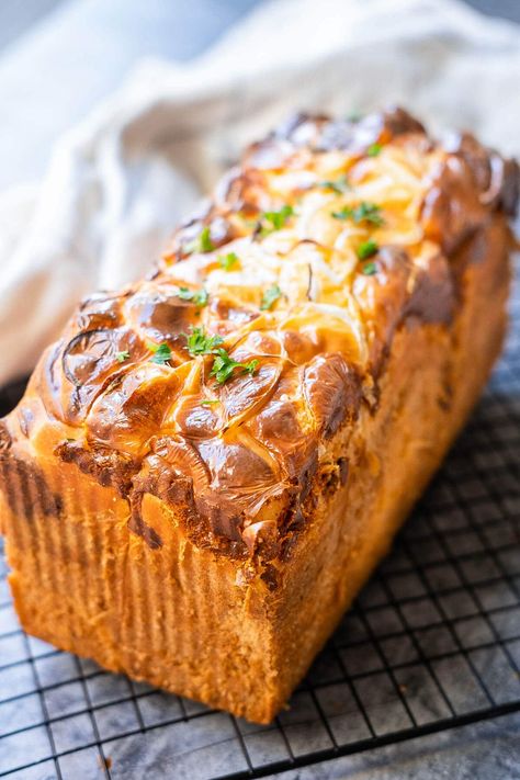 Ham and cheese loaf bread. Dinner Recipes Ham, Ham And Cheese Loaf, Cheese Loaf Bread, Thanksgiving Bread Recipes, Cheese Loaf, Thanksgiving Bread, Savory Bread Recipe, Rasa Malaysia, Loaf Recipes