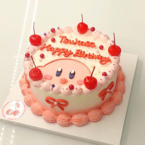 Kirby Cake Ideas, Kirby Outfit, Kirby Birthday Cake, Kirby Cake, Minimalistic Cakes, Kirby Party, Kirby Birthday, Kawaii Cakes, Kawaii Cake