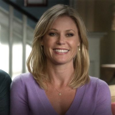 clairedunphy juliebowen modernfamily cute soft smile happy Claire From Modern Family Hair, Modern Family Claire Hair, Claire Modern Family Haircut, Claire Dunphy Hair, Clair Dunphy, Modern Family Claire, Julie Bowen Hair, Claire Hair, Claire Dunphy