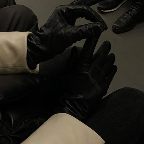 Gloves Aesthetic, Social Lifestyle, Kaz Brekker, Lucius Malfoy, Aaron Warner, Shatter Me Series, Shatter Me, Six Of Crows, Black Gloves