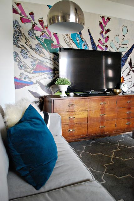 Love this! Funky Tv Room, Mural Behind Tv, Painting Behind Tv, Art Behind Tv, Wallpaper Behind Tv, Cute Pen Holder, Condo Style, Wall Behind Tv, Apartment Remodel