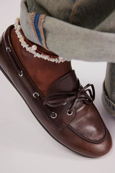 Brown Boat Shoes, Upcoming Fashion Trends, Chic Outerwear, H&m Shirts, Chunky Loafers, Aesthetic Shoes, Walk This Way, Current Trends, Big Fashion