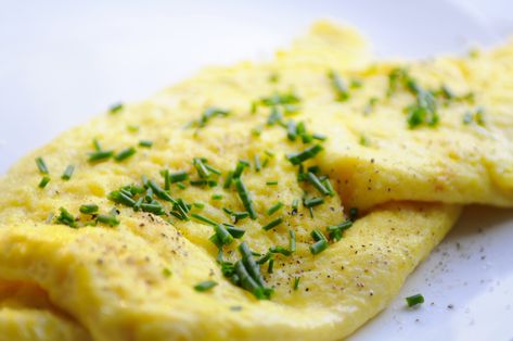 Our Spanish omelet is prepared with potatoes, green peppers, onions, and salsa, and it's totally dairy-free so everyone can enjoy. Dr Oz Recipes, Egg Omelette, Omelets Recipe, Food Program, Omelette Recipe, Baking Soda Uses, Omelet, Egg Recipes, Yummy Breakfast