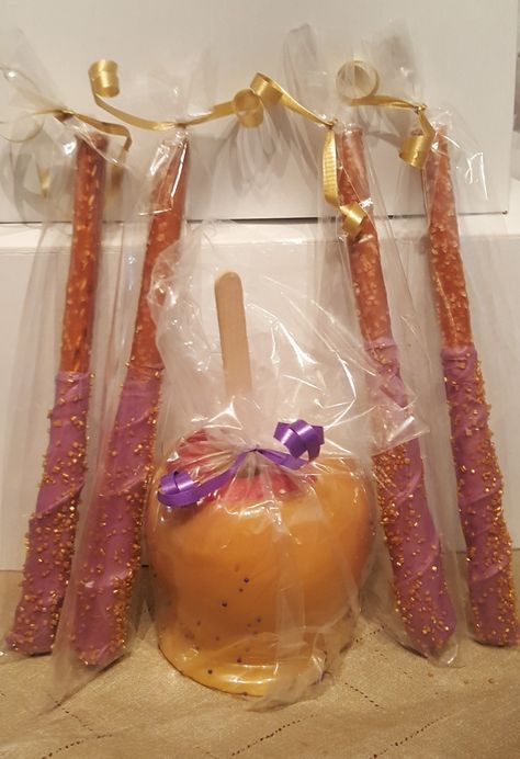 Gold candy apple with purple and gold sprinkles White Pretzels, Gold Sprinkles, Gold Candy, Pretzel Sticks, Candy Apple, Candy Apples, Sprinkles, Candy, Purple