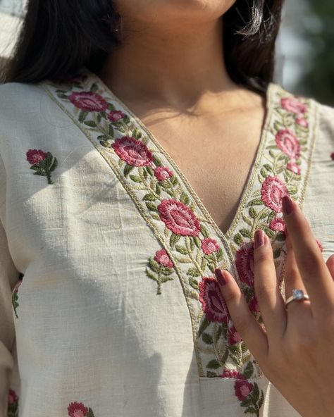 Ghazal Khadi Cotton Kurti @aprilone.in 🌹 The idea is to convey sophistication and art all at once. Ghazal has our hearts. Find this piece of beauty at aprilone.in ♥️ #khaadi #khadicotton #khadisaree #cottonkurti #dailylook #sustainability #sustainablefashion #sustainabledesign #sustainablelifestyle #sustainableclothing #aprilone #explorepage #officelook Khadi Cotton Kurti, Khadi Saree, Embroidered Suit, Neck Designs For Suits, Kurti Designs Party Wear, Hand Embroidery Projects, Embroidery Neck Designs, Cotton Kurti, Flower Embroidery Designs