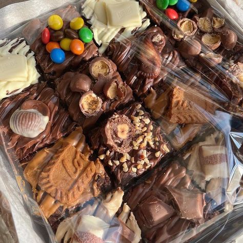 Brownie Aesthetics, Brownie Boxes, Birthday Brownies, Brownie Treats, Mini Brownies, Brownie Bites, Chocolate Chunk, Triple Chocolate, Fudgy Brownies