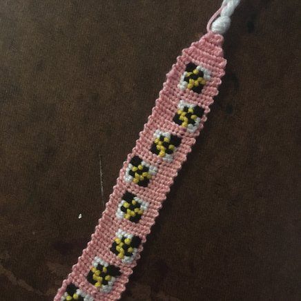 Alpha pattern #46870 variation #76768 | BraceletBook Bee Friendship Bracelet Pattern, Bee Alpha Pattern, Cord Bracelet Diy, Friendship Bracelets Diy, Bugs And Insects, Cord Bracelets, Alpha Patterns, Bumble Bee, Friendship Bracelet Patterns