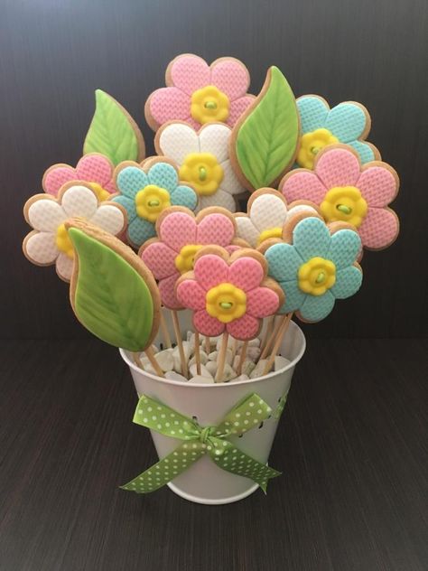 Cookie bouquet Flower Cookies Bouquet, Cookie Arrangements, Flower Sugar Cookies, Edible Bouquets, Cookie Bouquet, Edible Cookies, Spring Cookies, Summer Cookies, Fancy Cookies