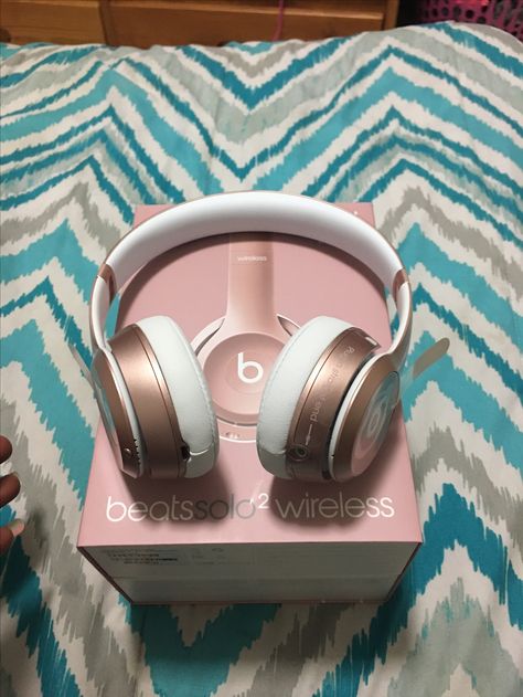 Beats Solo Cute Laptop Cases, Pink Headphones, Little Miss Characters, Black Beats, Dre Headphones, Pretty School Supplies, Cute Headphones, Cute Dreads, Beats Solo