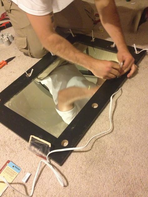 Beauty, Fashion, and Lifestyle Blog: DIY Lighted Makeup Mirror (Broadway style) Vanity Diy Makeup Mirror, Diy Vanity Mirror, Makeup Vanity Lighting, Diy Makeup Vanity, Lighted Makeup Mirror, Makeup Station, Diy Lampe, Mirror House, Vanity Room