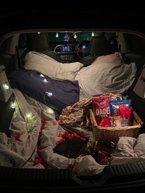 Trunk Movie Night, Movie Night Gift Basket Ideas, Drive Thru Movie, Camping Date, Outside Movie, Car Movie, Car Snacks, Cinema Date, Movie Night Gift Basket