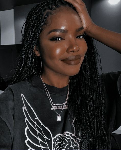 Natural Glowy Makeup, Cute Box Braids Hairstyles, Girls Braids, Dark Skin Makeup, Favorite Hairstyles, Hair Inspo Color, Black Girls Hairstyles, Black Is Beautiful, Locs