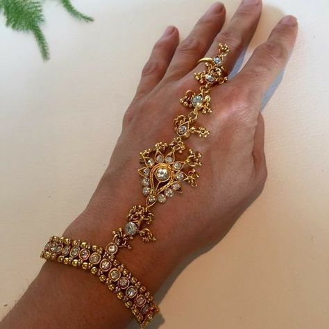 Indian Hand Jewelry, Arm Jewellery, Modern Indian Jewelry, Clothes Painting, Gold Arm Cuff, Desi Jewelry, Wedding Decors, Gold Pendent, Antique Necklaces Design