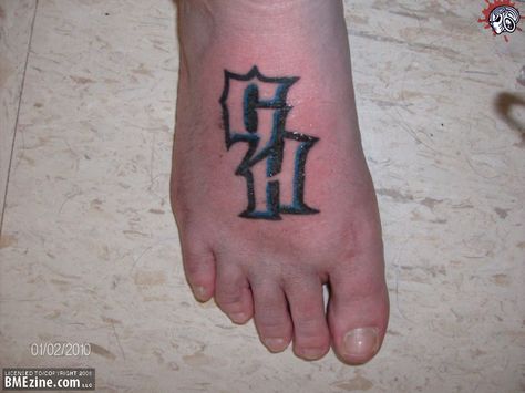 Guitar Hero Tattoo, Hero Tattoo Ideas, Tattoo Ideas Guitar, Simple Guitar Tattoo, Guitar Tattoo Ideas, Tattoo Ideas Simple, Simple Guitar, Hero Tattoo, 2 Tattoo