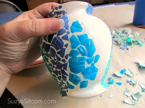 Hometalk :: Creating a Mosaic Vase With Eggshells! Egg Shell Crafts, Eggshell Crafts, Eggshell Mosaic, Shell Vase, Egg Shell Art, Mosaic Vase, Shell Craft, Diy Mosaic, Shell Mosaic