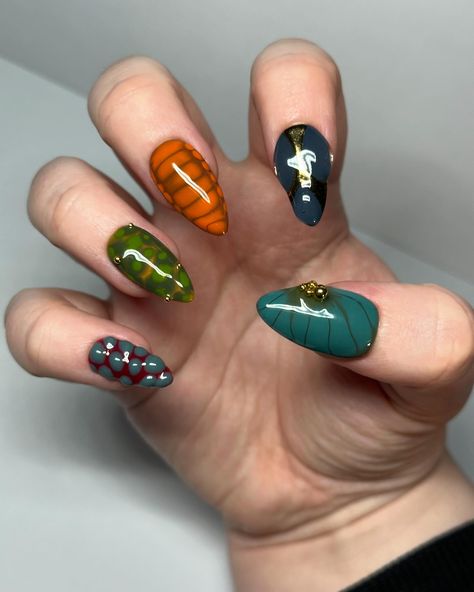 Fully inspired by a recent custom set I made for someone and their mood board. Such an interesting vibe, very eccentric and unconventional. Love the muted tones and the mixture of textures, patterns and colours Available now on my Etsy or DM to buy 🤍 #pressonnails #nails #falsenails #greennails #blacknails #bloominggel #nailart #nailsnailsnails #nail #naildesign #3dnailart #mutedtones #bloominggel #eccentric #unconventional #funky #funkynails #weirdnails #weird #etsy #etsyshop #etsyseller ... Eccentric Nails, Blooming Gel, Crazy Nails, Nail Buffer, Gold Chrome, Muted Tones, Funky Nails, 3d Nail Art, Nail Sizes