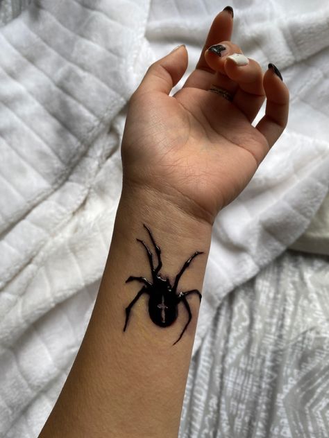 Henna Designs Spider, Henna Designs Alt, Spider Henna Tattoo, Goth Henna Designs, Goth Henna, Henna Ideas Aesthetic, Spider Henna, Alt Tats, Men Henna Tattoo