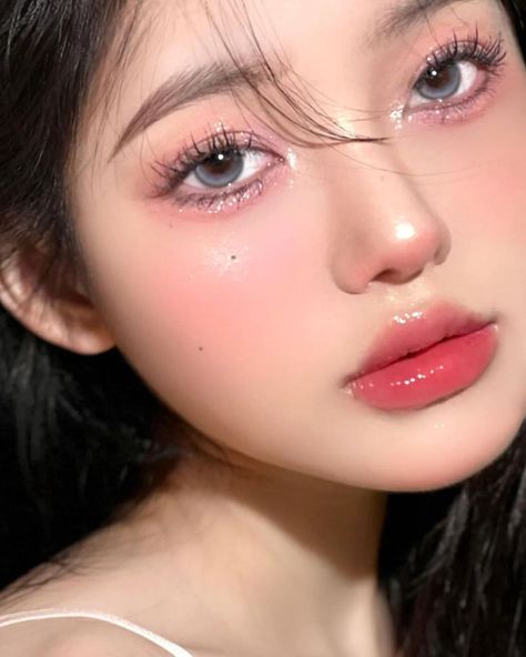 Makeup Looks Korean, Makeup Looks Pretty, Douyin Beauty, Makeup Layout, Summer Wedding Makeup, Asian Makeup Looks, Korean Makeup Look, Chinese Makeup, Casual Makeup