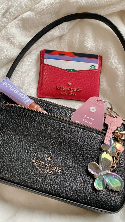 Kate Spade Wallet Aesthetic, Keely King, Fall Athletic Outfits, What's In My Purse, Inside My Bag, Womens Athletic Outfits, Purse Essentials, Handbag Essentials, Cute Wallets