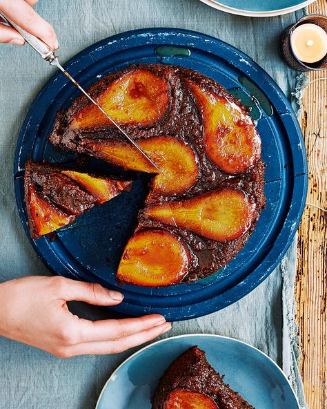 Sometime upside down is the right way up. This recipe combines two of the greatest desserts – sticky toffee pudding and poached pears – into a showstopper cake. Eves Pudding, Pear Cake Recipes, Showstopper Cakes, Pear Cake, Toffee Pudding, Sticky Toffee Pudding, Poached Pears, Pear Recipes, Delicious Magazine