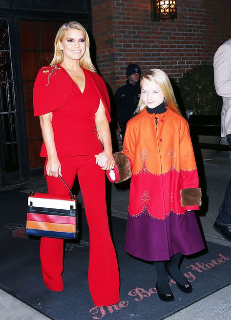 Actress and singer Jessica Simpson and her daughter Maxwell Drew Johnson leave a downtown hotel on February 5 2020 in New York City.Pictured: Jessica Simpson,Maxwell Drew JohnsonRef: SPL5146437 050220 NON-EXCLUSIVEPicture by: SplashNews.comSplash News and PicturesUSA: 1 310-525-5808London: 44 (0)20 8126 1009Berlin: 49 175 3764 166photodesk@splashnews.comWorld Rights, No France Rights Jessica Simpson Kids, Simpsons Halloween, Jessica Simpson Style, Melissa Mccarthy, Hollywood Life, Kids Pictures, Angelina Jolie, Home Fashion, Jessica Simpson