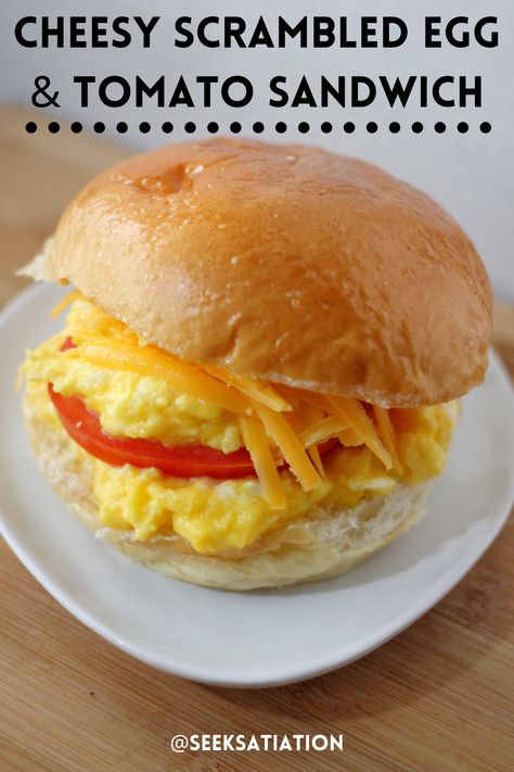 Egg Tomato Breakfast Sandwich, Egg Tomato Sandwich, Scrambled Eggs Sandwich, Eggs And Tomatoes, Cheesy Scrambled Eggs, Egg Tomato, Tomato Breakfast, Egg And Cheese Sandwich, Cheesy Eggs