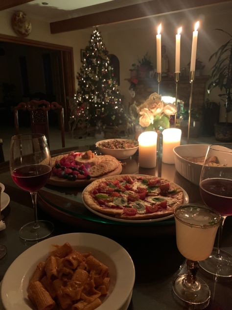 Candlelight dinner table setting Family Christmas Dinner Aesthetic, Family Dinner Aesthetic Night, Candlelit Dinner Aesthetic, Fancy Home Dinner, Candle Lit Dinner Aesthetic, Candle Lit Dinner At Home For Two, Candle Lit Dinner At Home, Candle Night Dinner At Home, Candle Light Dinner Aesthetic