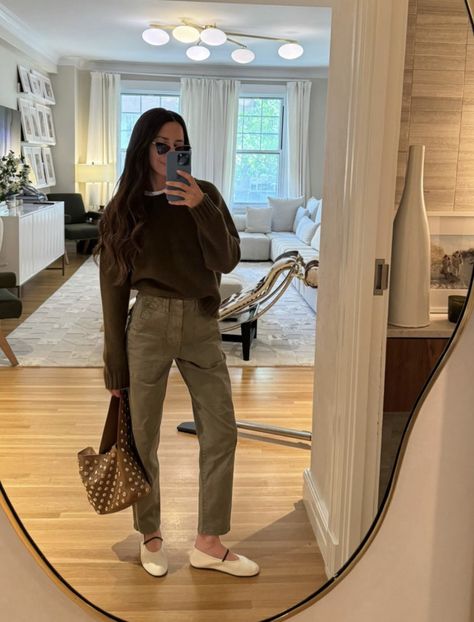 Arielle Charnas Style, Spring Fashion Aesthetic, Closet Capsule, Arielle Charnas, Blazer Verde, Ashlee Simpson, Outfit Work, Outfits Classy, 2024 Style