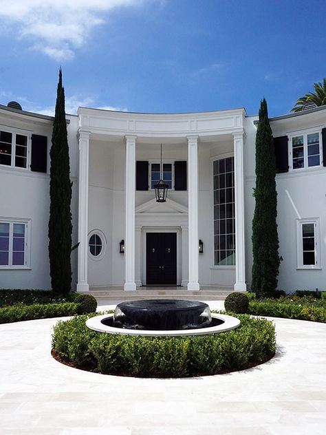 This custom made granite bowl fountain establishes a classic centerpiece at the entrance of a luxury home in Brentwood, CA. The fountain set inside a round basin enables water to fall all around in clear sheets, creating a grand first impression for the stately outdoor entrance. Entry Fountain Entrance, Fountain Entrance Home, Water Fountain Entrance Home, Entrance Fountain Ideas, Fountain In Front Of House Entrance, Luxury Front Yard Entrance, Round Driveway Ideas Entrance, Driveway Fountain Ideas, Mansions With Courtyards