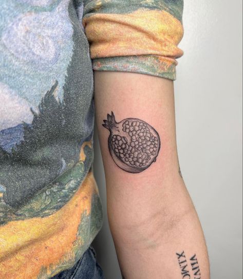 Fruit Bowl Tattoo, Persimmon Tattoo, Potato Tattoo, Tattoo Fruit, Fruit Tattoos, Pomegranate Tattoo, Tattoo Fine Line, Fruit Tattoo, Tattoo Themes