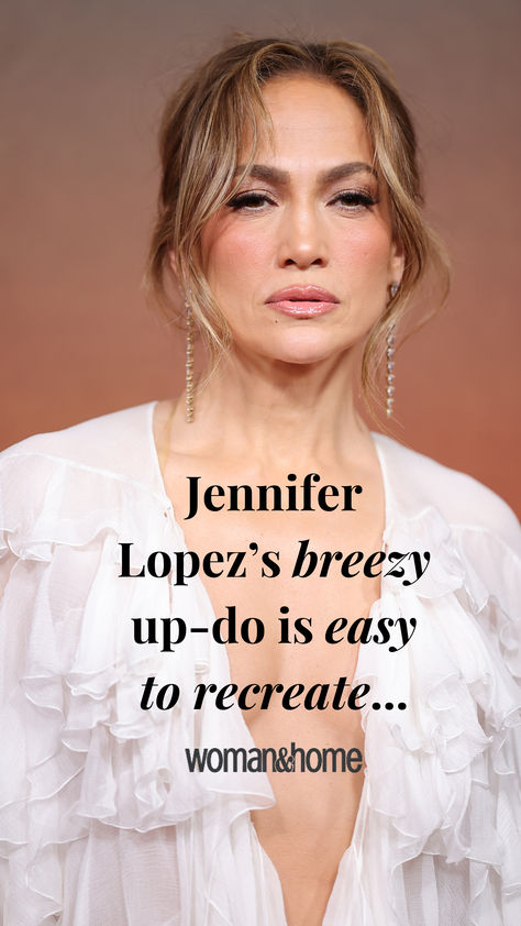 Glamorous but laid-back, Jennifer Lopez's summer hairstyle is simple to recreate. Here's how... Jennifer Lopez Haircut, Jennifer Lopez Updo, Summer Hair Inspiration, Jennifer Lopez Hair, Texture Hair, Classic Hairstyles, Chic Hairstyles, Summer Hair, Easy Going