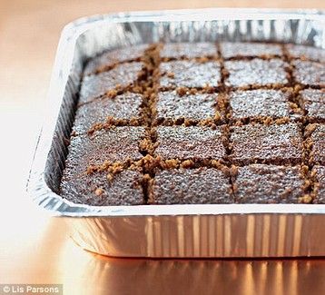 Sticky Gingerbread, Ginger Cakes, Sticky Ginger Cake, Nigella Christmas, Black Treacle, Smell Of Christmas, Nigella Lawson Recipes, Gingerbread Cake Recipe, Chocolate Gingerbread