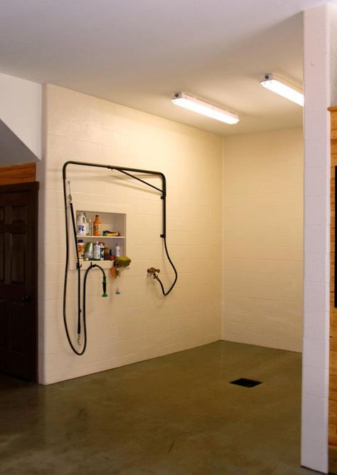 Wash stall with overhead hose hanger. Like the recessed shelf. @Stephani Nelson Nelson Lovelady Horse Wash Rack Indoor, Horse Wash Bay Ideas, Horse Wash Stall Indoor, Horse Shower Stall, Wash Bays For Horses, Wash Rack Ideas, Western Barn Ideas, Horse Wash Bay, Show Cattle Barn