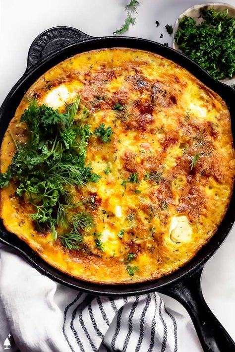 salmon-frittata-1 Salmon Frittata Recipes, Fritata Recipe, Salmon Frittata, Smoked Salmon Frittata, Low Carb Chicken Soup, Healthy Frittata, Paleo Eating Plan, Low Carb Dinners, Smoked Salmon Cream Cheese