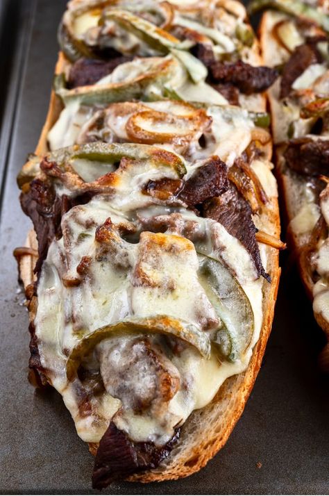 One-Pan Philly Cheese Steak Cheesy Bread For Busy Nights – Tastilly Tender Ribeye Steak, Roast Beef Sliders, Beef Sliders, Cheese Steak, Philly Cheese, Cheesy Bread, Cheese Burger, Bread Toast, Yummy Comfort Food