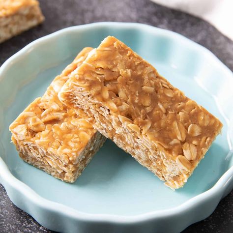 Peanut Butter Granola Bar Recipe, Oats Meal, Beaming Baker, Peanut Butter Granola Bars, Heathy Snack, Baking Treats, Honey Roasted Peanuts, Healthy Granola Bars, No Bake Peanut Butter