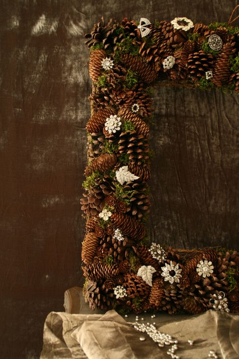 #Christmas Pinecones From HolidayWithMatthewMead.com Pinecone Picture Frame, Christmas Pinecones, Picture Frame Wreath, Country Woman, Square Wreath, Woman Magazine, Christmas Gift Packaging, Unique Christmas Decorations, Pine Cone Crafts