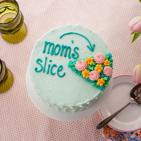 Mom's Slice Cake Moms Slice Cake, Fresh Berries Cake, Birthday Cake For Mum, Happy Birthday Mom Cake, Delicious Discoveries, Mother Birthday Cake, Slice Cake, Birthday Cake For Mom, Cake Quotes