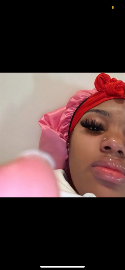 Bonnet And Lashes, Cute Bonnets For Black Women, Bonnet And Lashes Combo, Bonnet Selfie, Bonnet Black Women, Bonnet Pics, Bonnet Pictures, Bonnet Aesthetic, Cute Bonnets