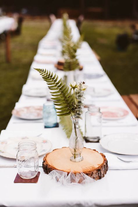 Organic, rustic, DIY backyard wedding | Image by Jillian Zamora Photography Fern Wedding Decor, Backyard Rustic Wedding, Centerpieces Quinceanera, Quinceanera Centerpieces, Fern Wedding, Centerpieces Floral, Organic Photography, Candles White, Diy Backyard Wedding