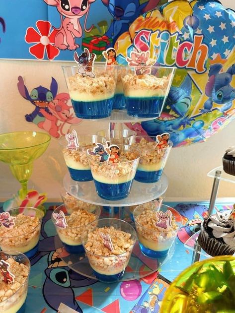 Stitch Party Snacks, Stitch Treat Ideas, Stitch Food For Party, Lilo And Stitch Birthday Party Food Ideas, Stitch Themed Party Food, Lilo And Stitch Treat Table, Lilo And Stitch Party Snacks, Stitch Dessert Ideas, Lilo And Stitch Rice Krispie Treats